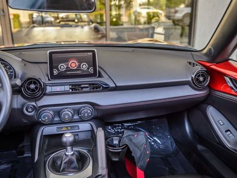 Used 2016 MAZDA MX-5 Miata Club RWD image 38