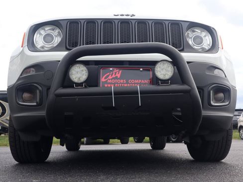Used 2017 Jeep Renegade Altitude AWD/4WD image 5