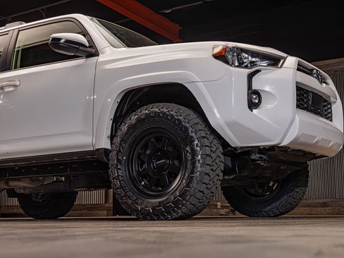 Used 2021 Toyota 4Runner SR5 AWD/4WD image 11