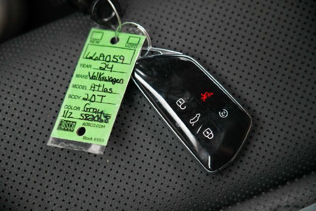 Used 2024 Volkswagen Atlas SE AWD/4WD image 23