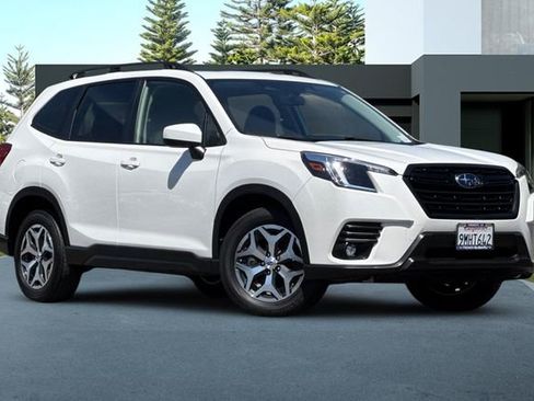 Used 2024 Subaru Forester Premium AWD/4WD image 2