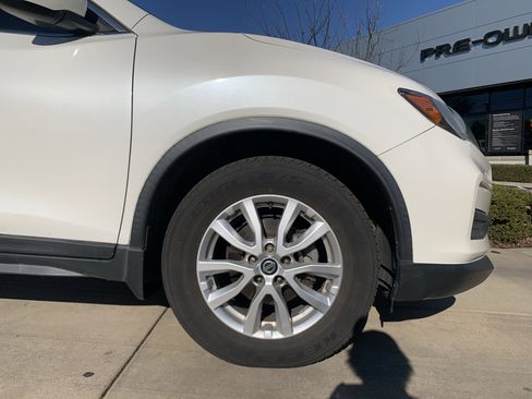Used 2017 Nissan Rogue SV image 13