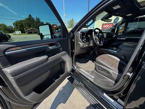 Used 2025 Chevrolet Silverado 3500 High Country w/ Technology Package AWD/4WD image 10