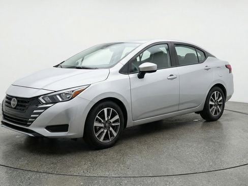 Used 2025 Nissan Versa SV image 3