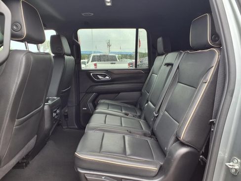 Used 2024 Chevrolet Suburban Premier AWD/4WD image 18