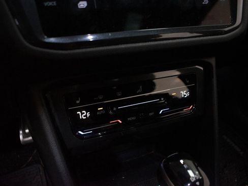 Used 2022 Volkswagen Tiguan SE R-Line image 17