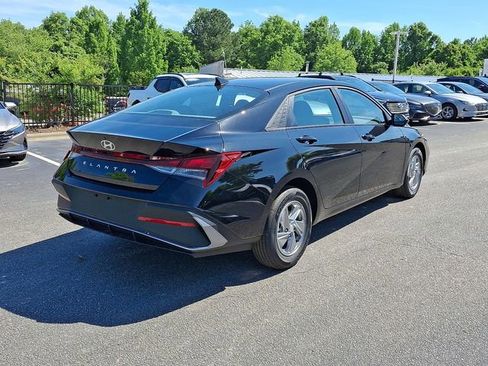New 2026 Hyundai Elantra SE FWD image 19