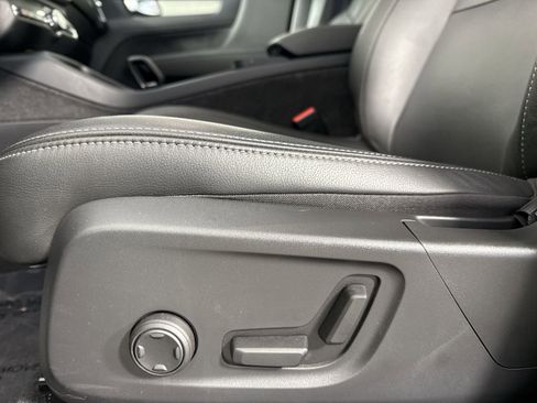 Used 2025 Volvo XC40 B5 Core image 21