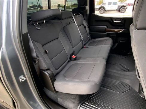 Used 2021 Chevrolet Silverado 1500 LT Trail Boss w/ Convenience Package II image 18