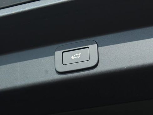 New 2026 Land Rover Range Rover Sport SE image 13