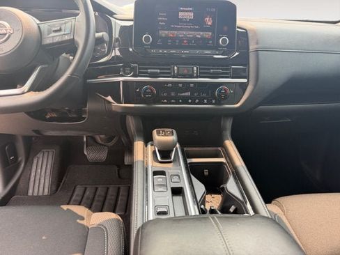 Used 2025 Nissan Pathfinder SV FWD image 11