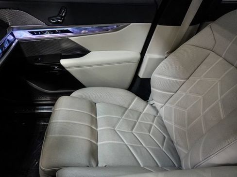 Used 2023 BMW 740i RWD image 28