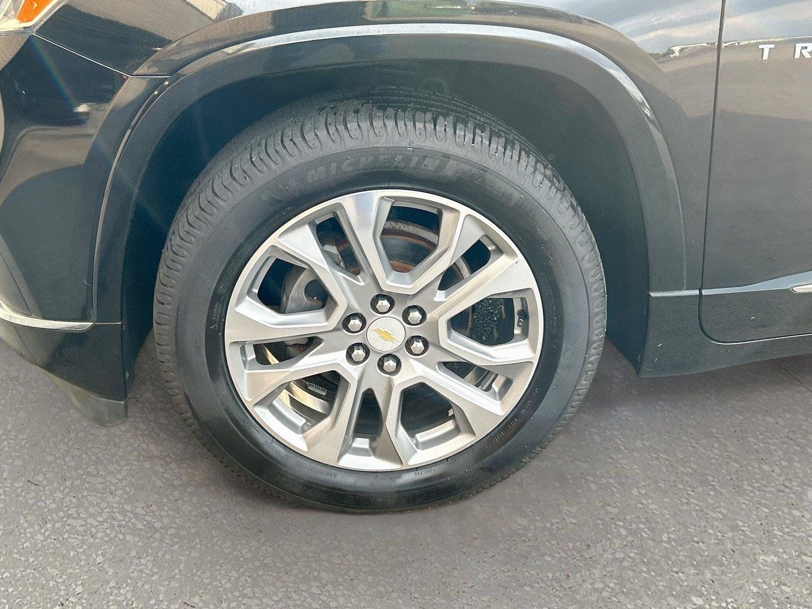 Used 2019 Chevrolet Traverse Premier w/ Driver Confidence II Package FWD image 43