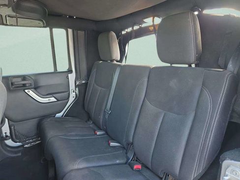 Used 2017 Jeep Wrangler Unlimited Sahara AWD/4WD image 19