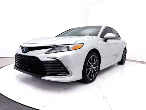 Used 2024 Toyota Camry XLE w/ Navigation Package FWD image 14