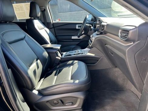 Used 2023 Ford Explorer XLT w/ Equipment Group 202A AWD/4WD image 11