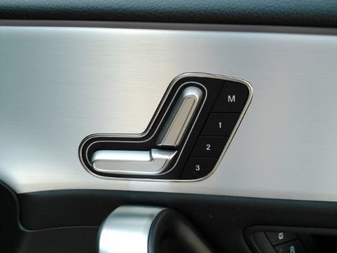 Used 2025 Mercedes-Benz CLA 250 4MATIC image 23