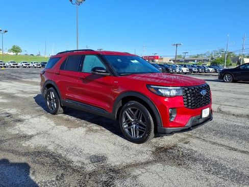 Used 2025 Ford Explorer ST-Line w/ ST-Line Street Pack AWD/4WD image 8
