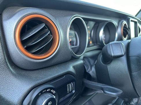 Used 2023 Jeep Gladiator Mojave w/ Cold Weather Group image 23