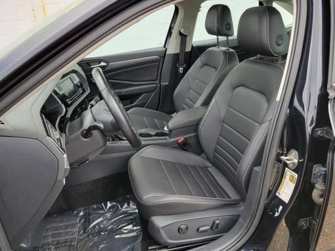 Used 2024 Volkswagen Jetta SE FWD image 9