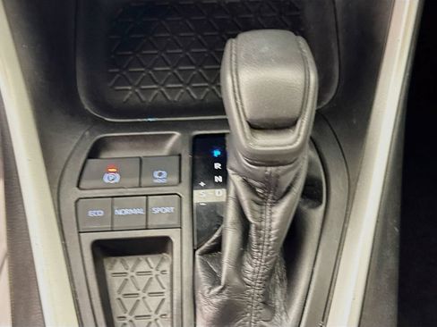 Used 2020 Toyota RAV4 XLE w/ Convenience Package FWD image 20