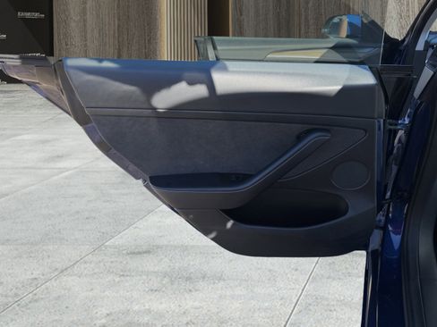 Used 2022 Tesla Model 3 Standard Range image 63