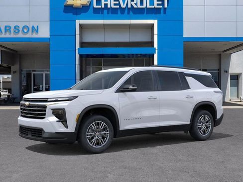 New 2026 Chevrolet Traverse LT w/ Driver Confidence Package FWD image 2