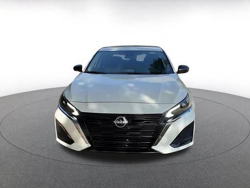 Used 2025 Nissan Altima 2.5 SV FWD image 3