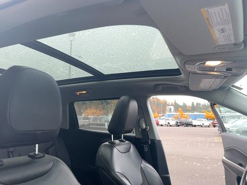 Used 2020 Jeep Compass Latitude image 32