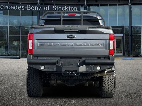 Used 2022 Ford F250 Lariat w/ Black Appearance Package image 5