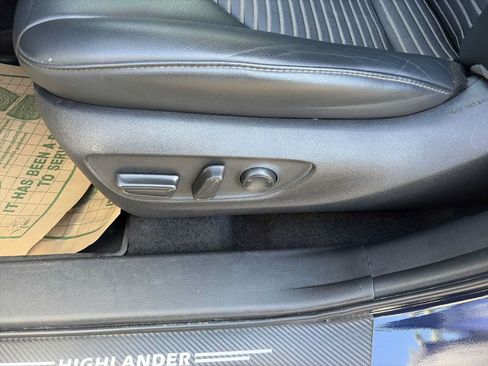 Used 2022 Toyota Highlander XSE FWD image 14