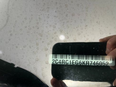 Used 2019 Chrysler Pacifica Touring-L image 33