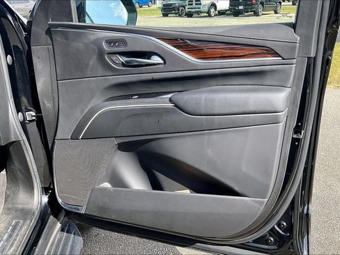 Used 2023 Cadillac Escalade Luxury AWD/4WD image 24