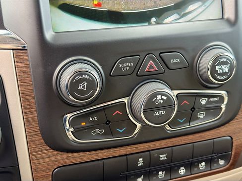 Used 2017 RAM 1500 Laramie image 32