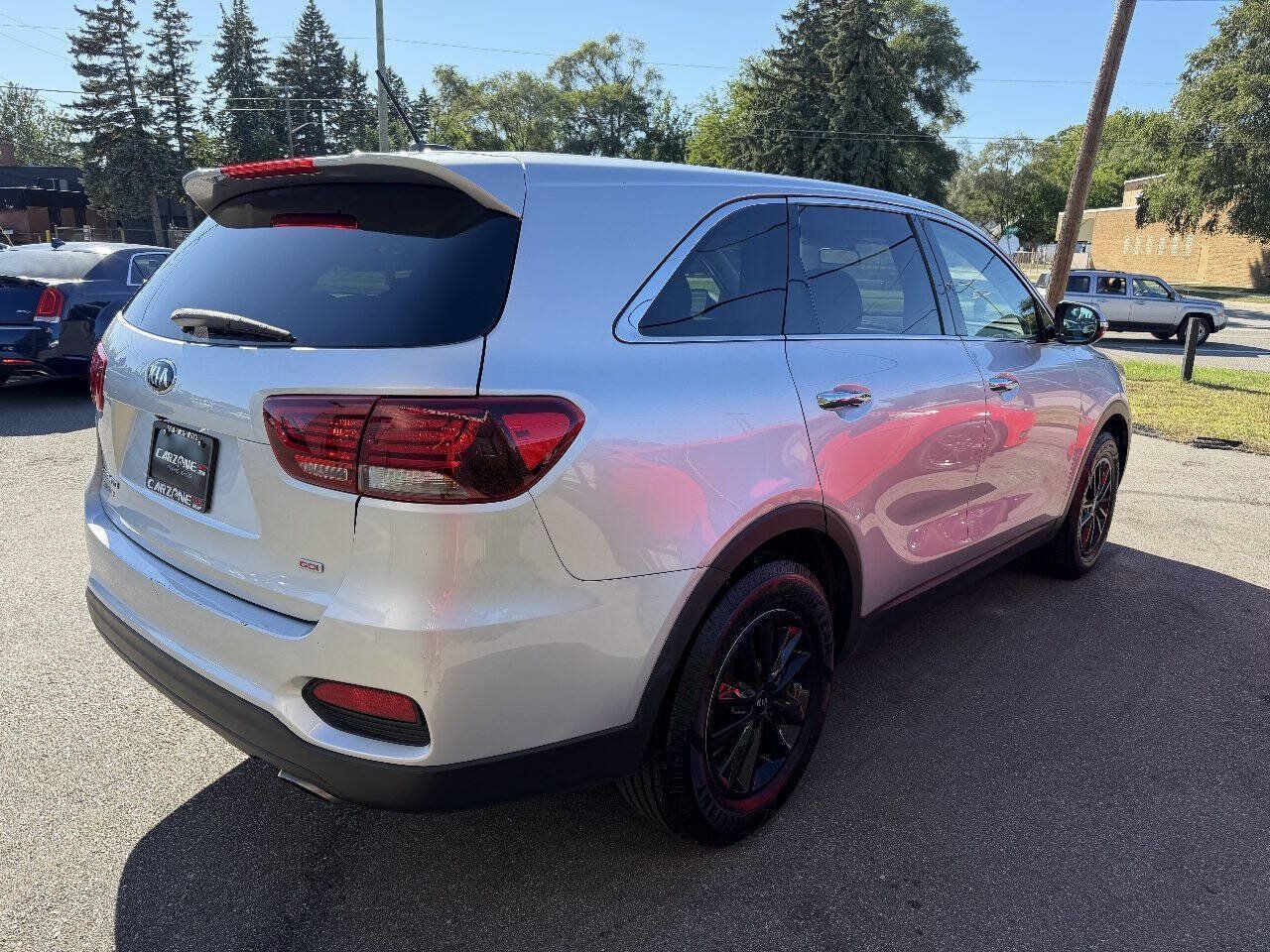 Used 2019 Kia Sorento L FWD image 4