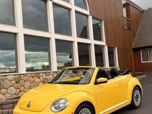 Used 2015 Volkswagen Beetle 1.8T FWD image 28