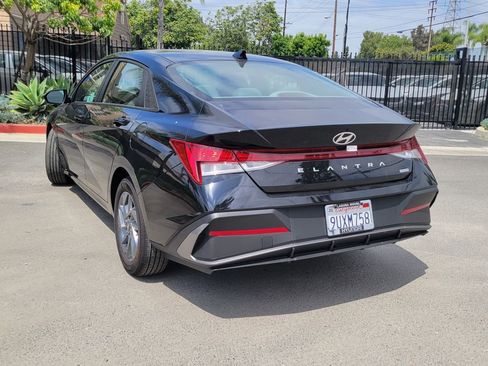Used 2025 Hyundai Elantra Hybrid FWD image 4