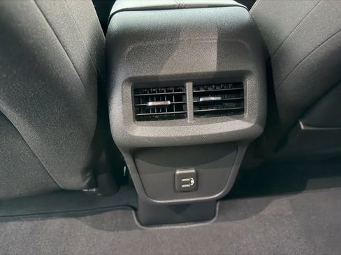 Used 2023 GMC Terrain SLE image 25