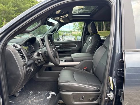 New 2026 RAM 2500 Laramie AWD/4WD image 17