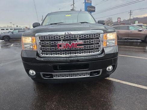 Used 2014 GMC Sierra 2500 Denali w/ Suspension Package, Off-Road image 2