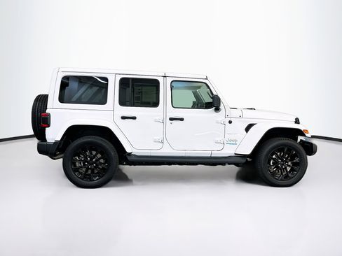 Used 2022 Jeep Wrangler Sahara w/ Cold Weather Group image 10