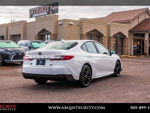 Used 2025 Toyota Camry SE image 7