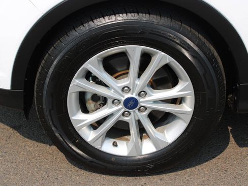 Used 2017 Ford Escape SE AWD/4WD image 16