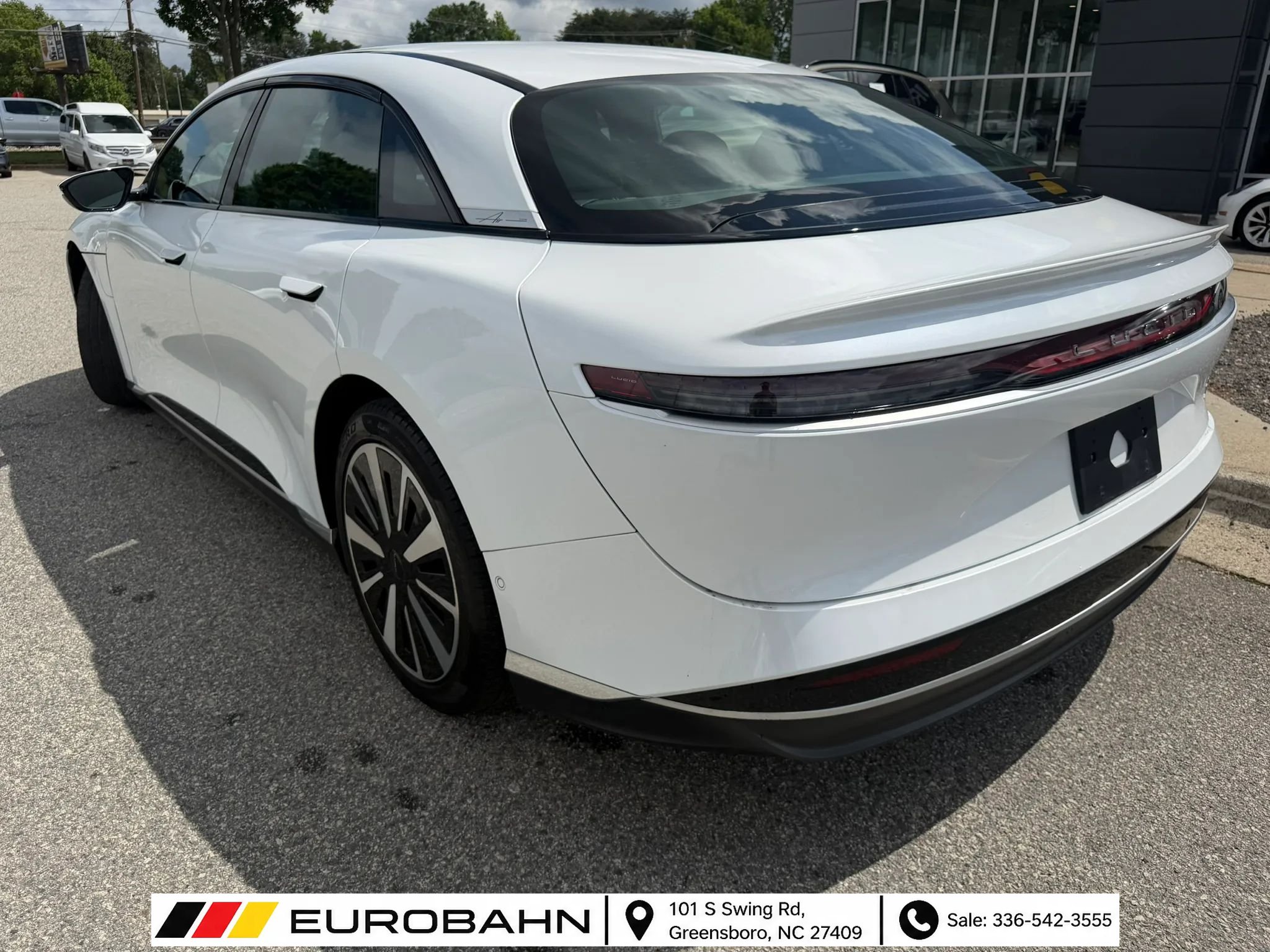 Used 2024 Lucid Air Touring AWD/4WD image 3