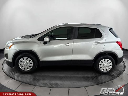 Used 2016 Chevrolet Trax LS FWD image 2