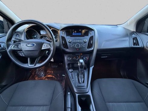 Used 2016 Ford Focus SE FWD image 6