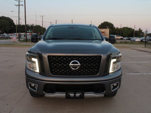 Used 2018 Nissan Titan PRO-4X w/ Pro-4x Convenience Package AWD/4WD image 2