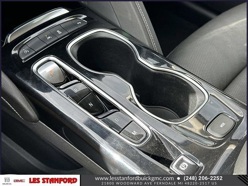 Used 2023 Buick Envision Essence image 32