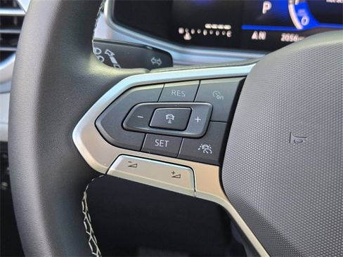Used 2025 Volkswagen Taos SE w/ Panoramic Sunroof Package image 29