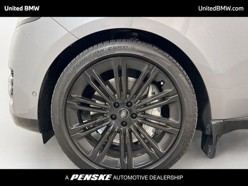 Used 2024 Land Rover Range Rover SE image 2